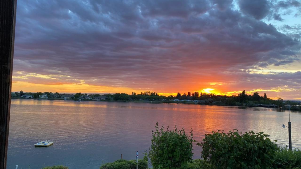 Lakeshore Inn Water Front موسيس ليك المظهر الخارجي الصورة