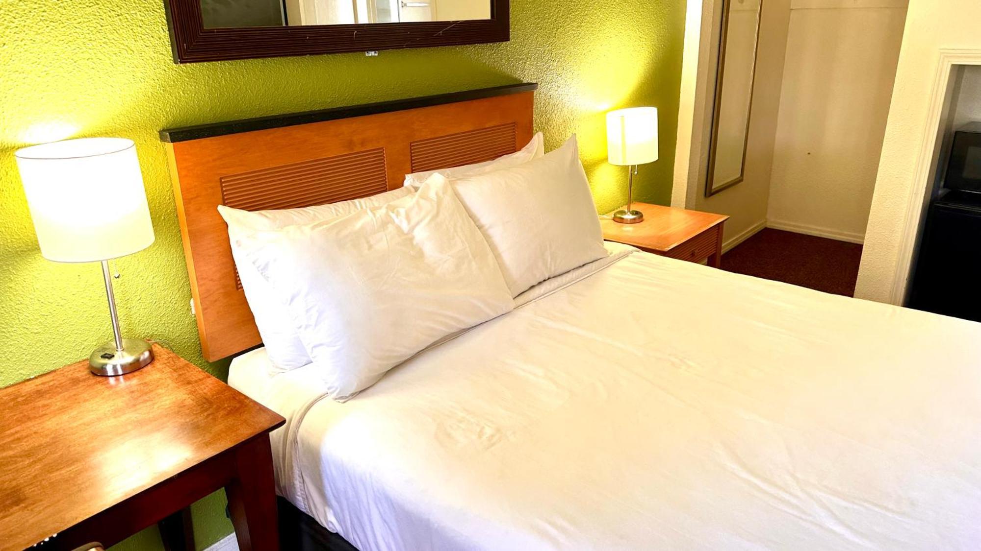 Lakeshore Inn Water Front موسيس ليك المظهر الخارجي الصورة
