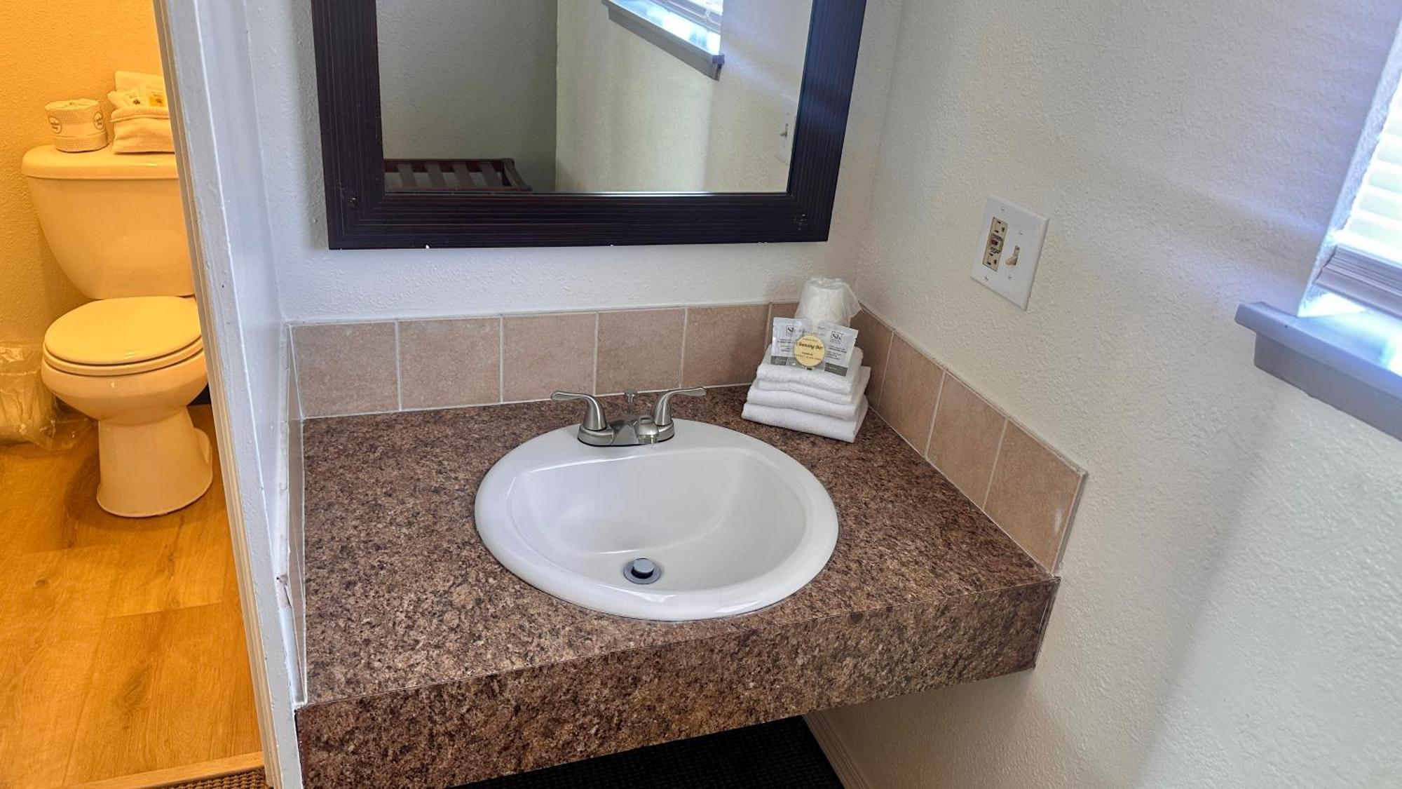 Lakeshore Inn Water Front موسيس ليك المظهر الخارجي الصورة