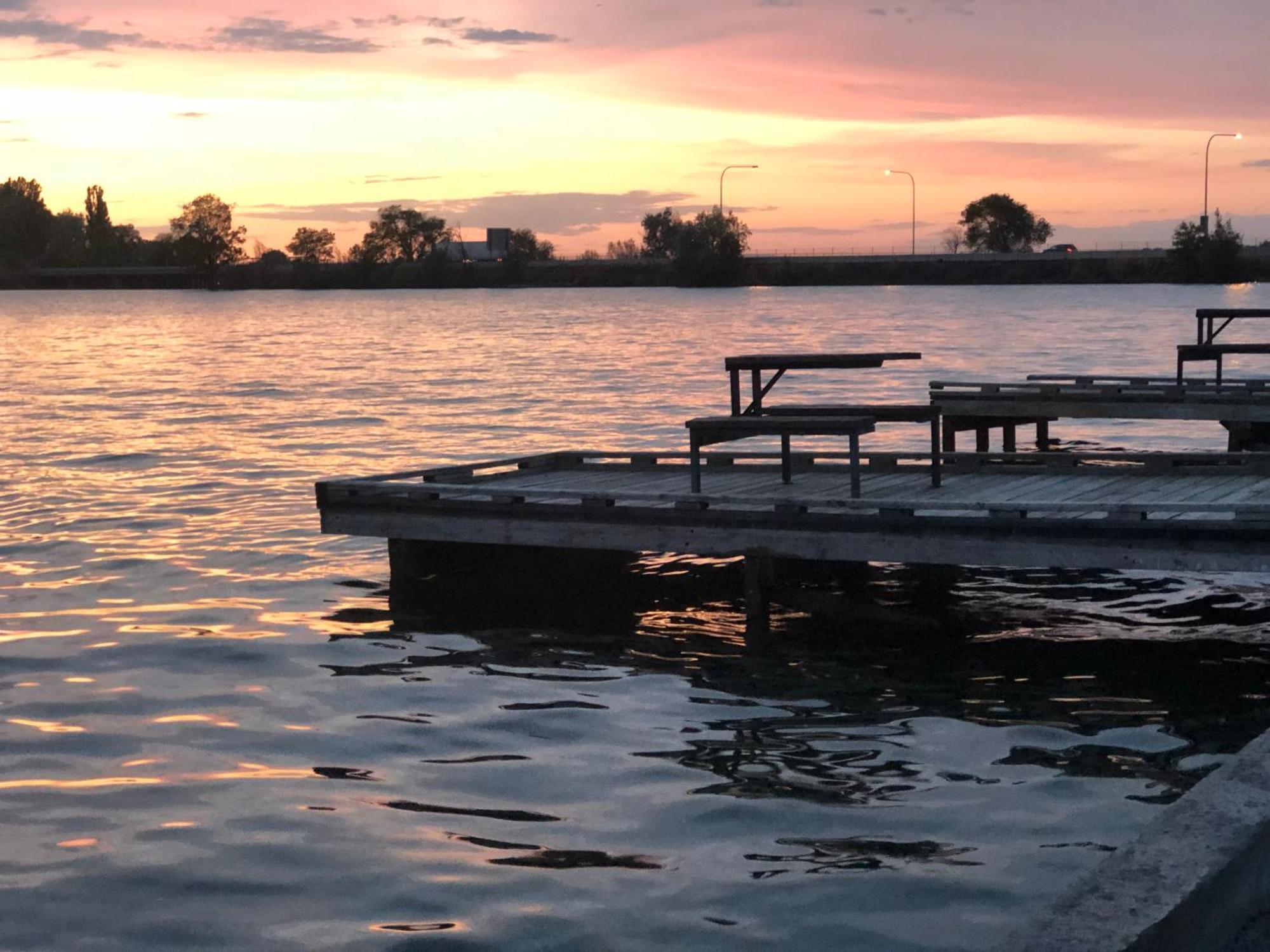 Lakeshore Inn Water Front موسيس ليك المظهر الخارجي الصورة