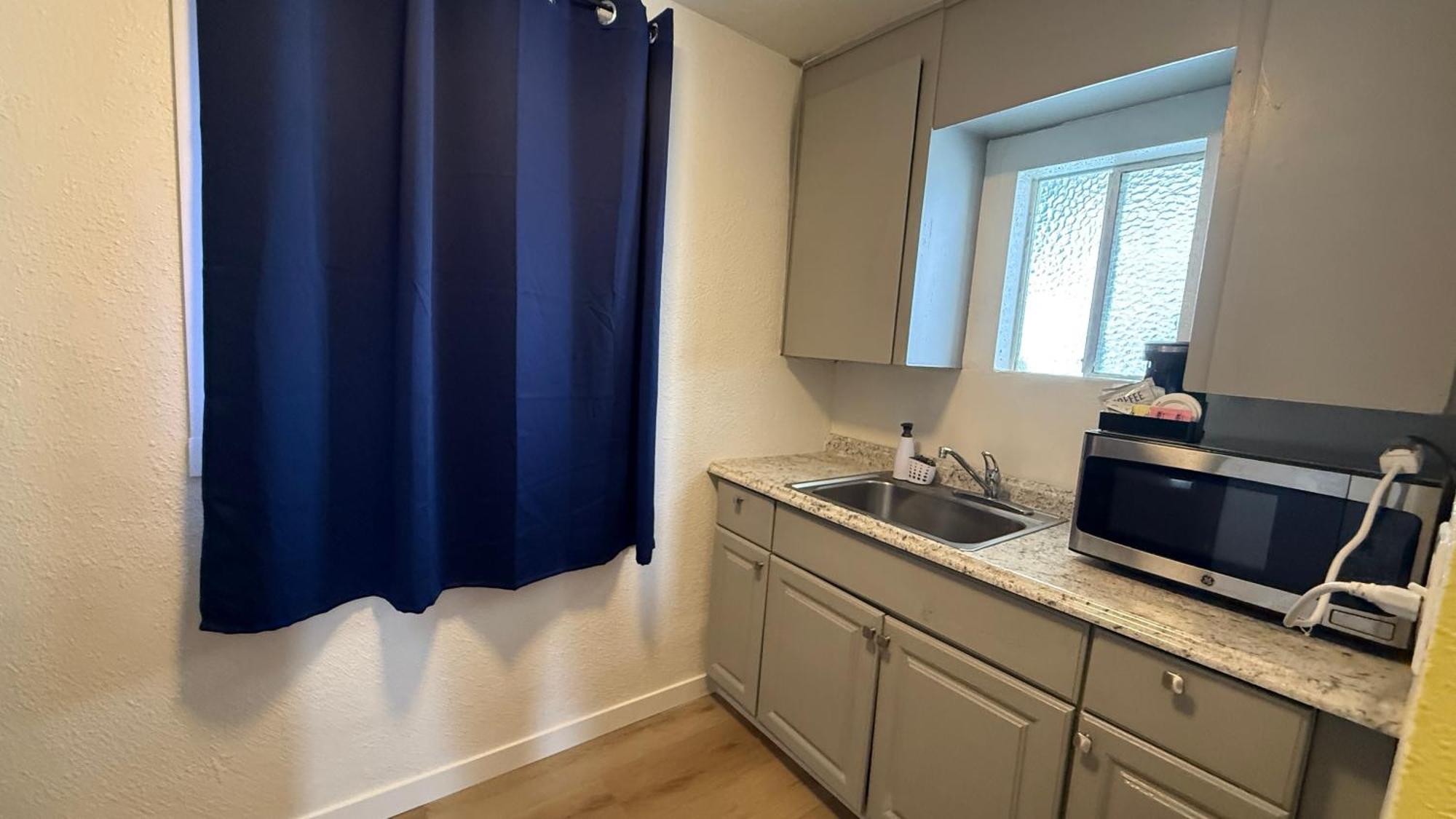 Lakeshore Inn Water Front موسيس ليك المظهر الخارجي الصورة